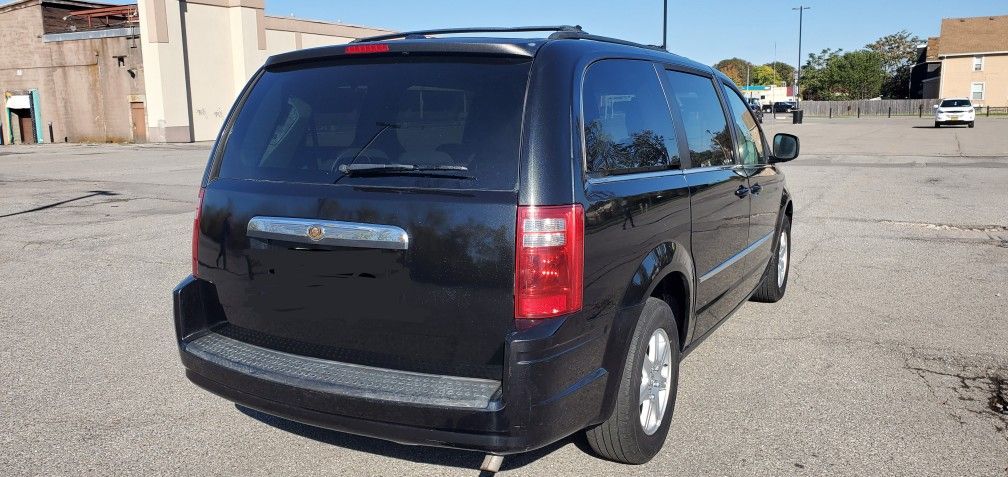2010 Chrysler Town & Country