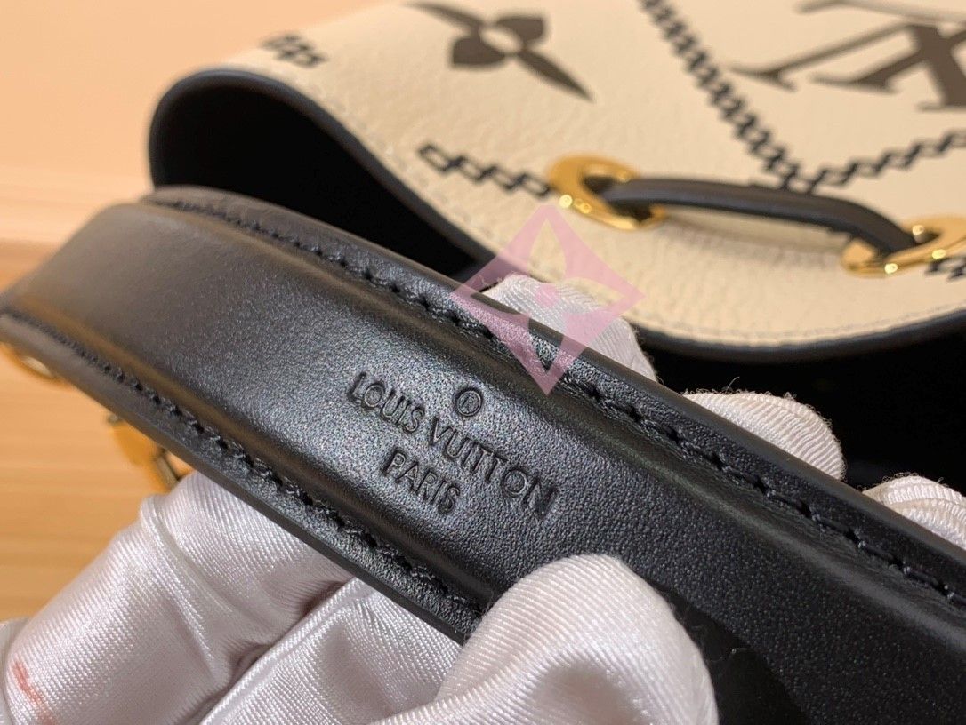 Louis Vuitton NéoNoé BB M46023 White Bag 20x20x13cm