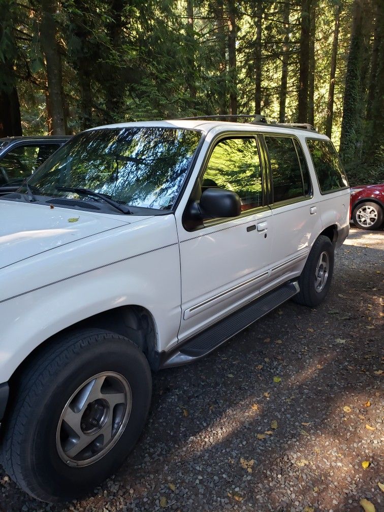 2000 Ford Explorer