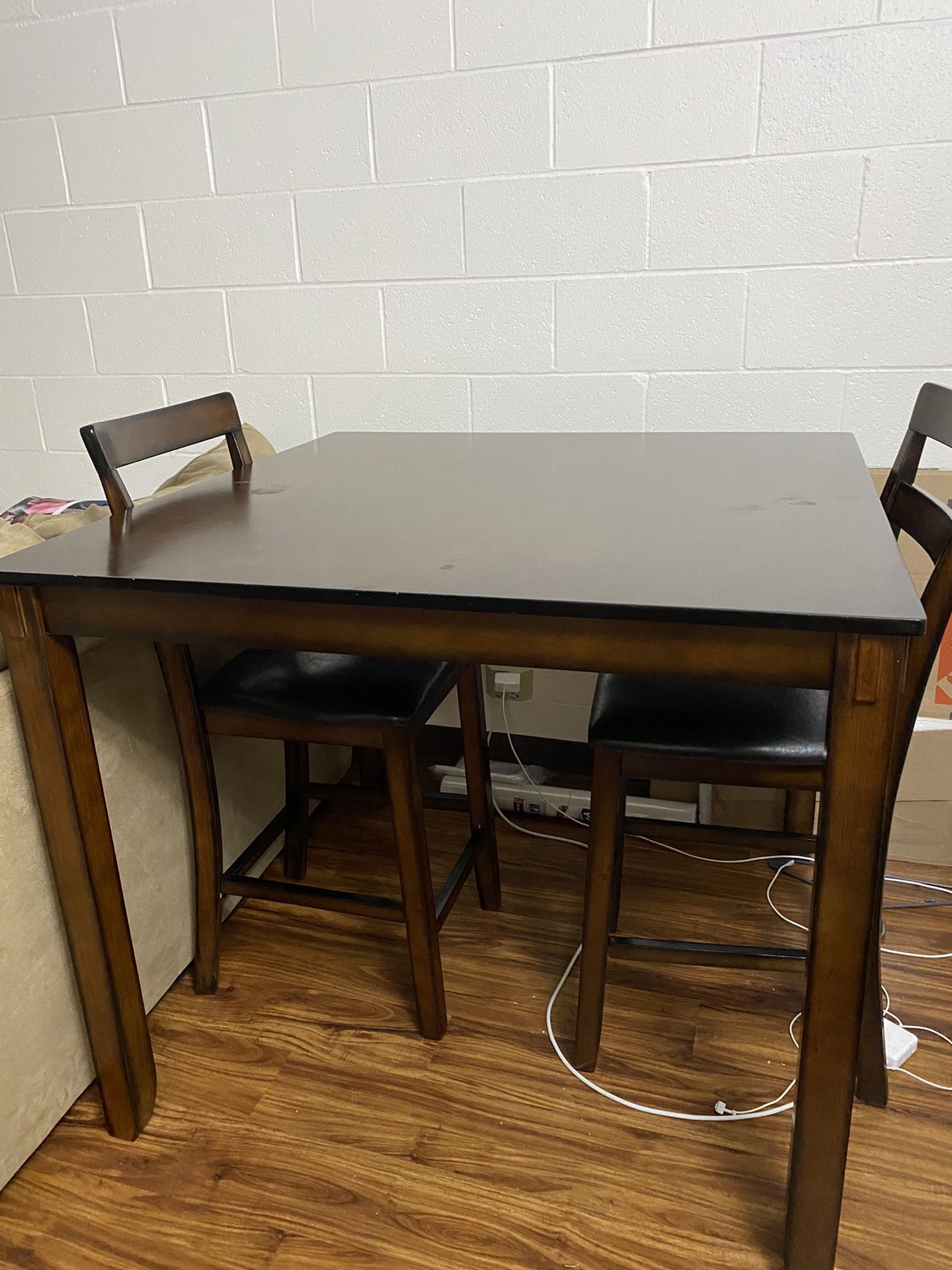 Good condition table set!