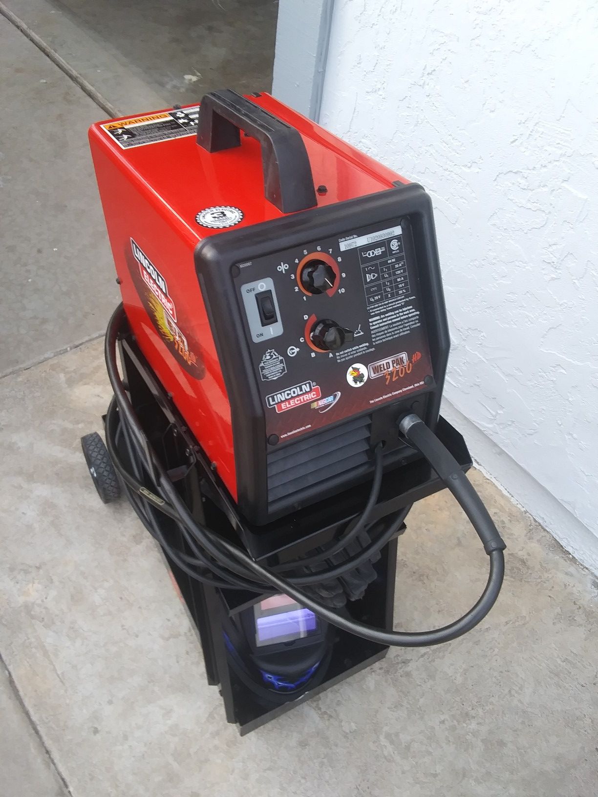 welder LINCOLN HD 3200 mig(gas)/flux. Same as 140/ ready for work
