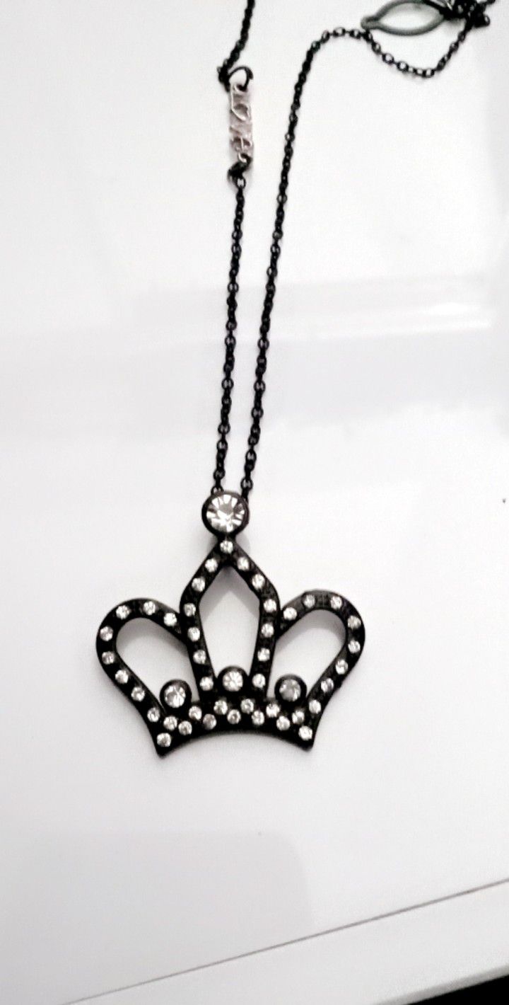 Love🖤 Couture Tiara Bling Necklace!