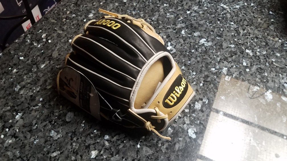 NEW WILSON A2000 11.5 RHT GLOVE (💲💲)
