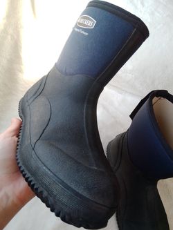 Mudruckers Waterproof Boots Size 8 Women's / 7  Men's. Thumbnail