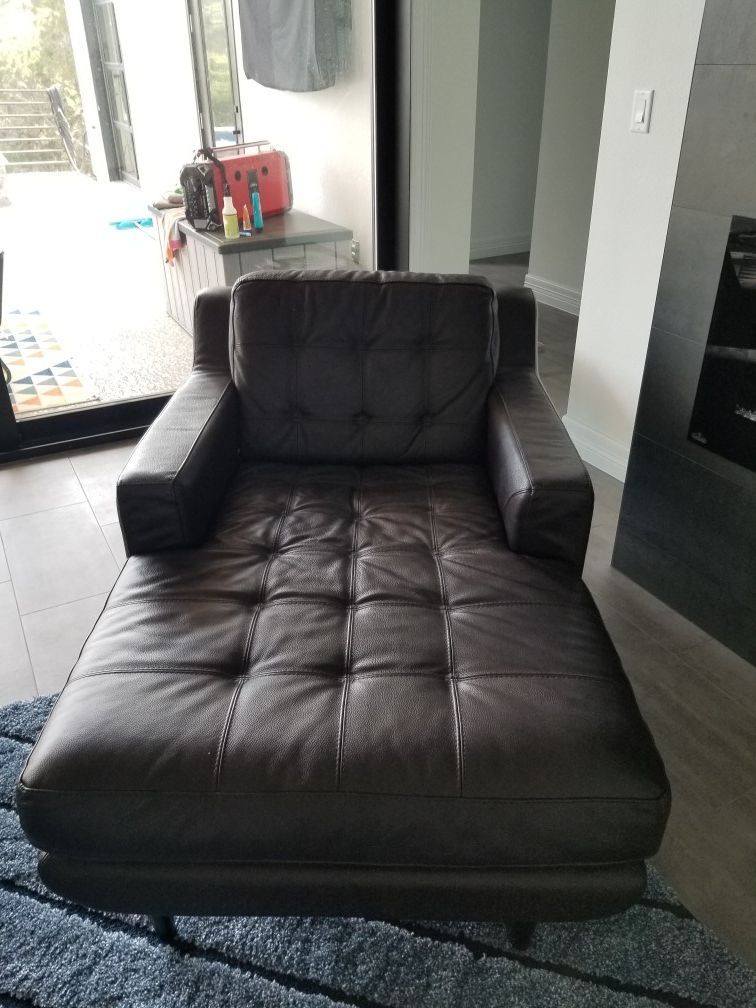 Havertys Brown Leather Chaise for Sale in San Antonio, TX OfferUp