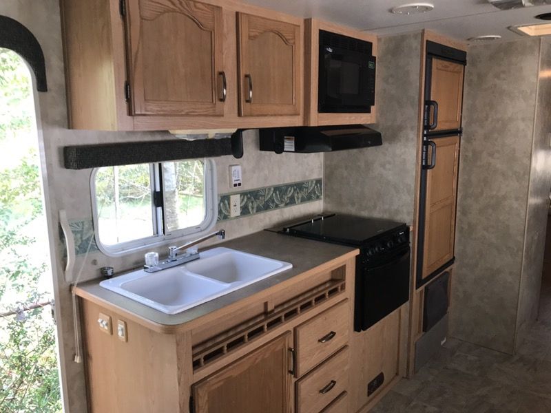 2007 Pioneer Travel Trailer 31ft W/SuperSlide