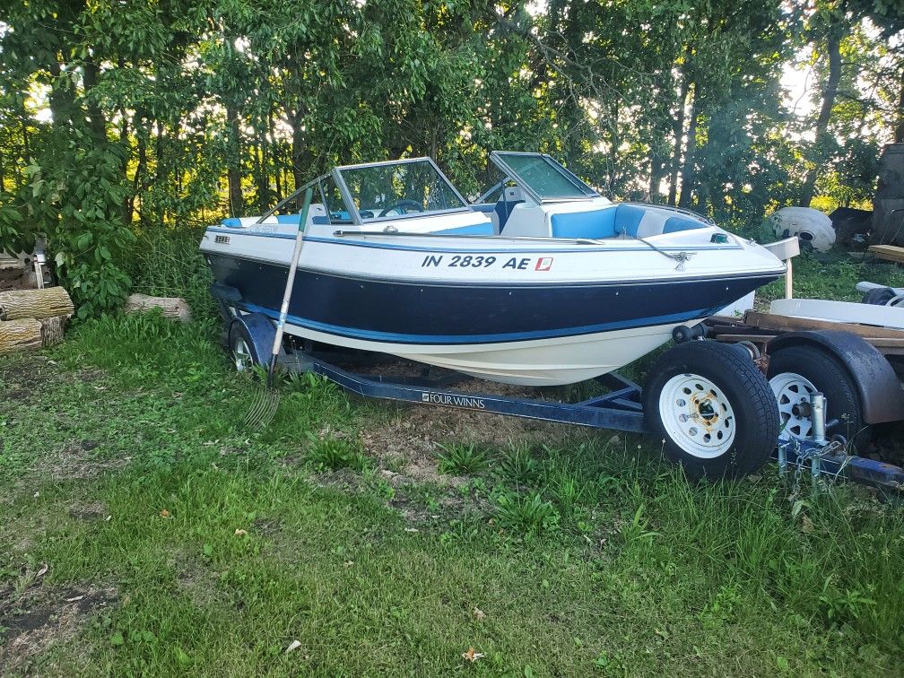 Fourwinns Speed Boat Ran Last Summer Don't Know The Problem Come Pick It Up Comes With Trailer An Cover Clean Title In Hand $1000 Obo