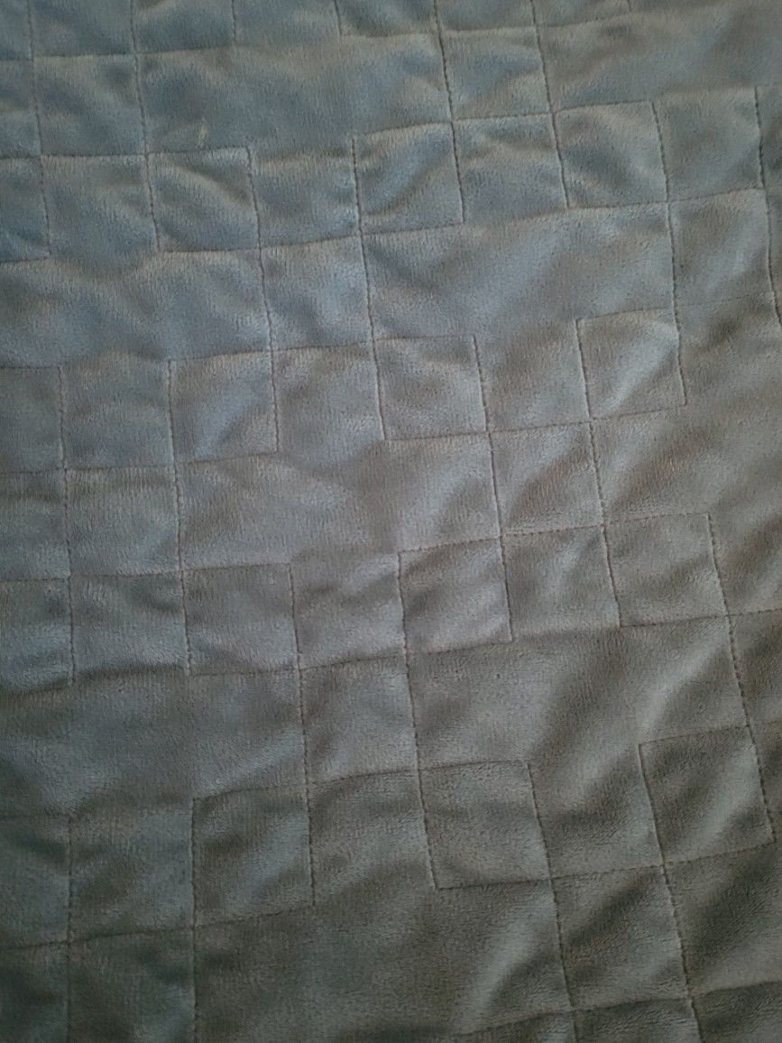 15 Pound Weighted Blanket, Almost 6x4 In Size,  New W/O Tags
