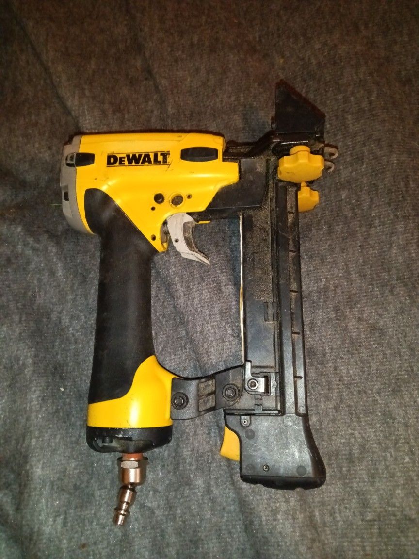 DeWalt 20 Gauge Finish Stapler Pneumatic