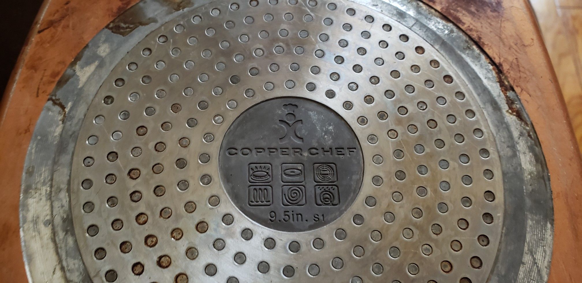 COPPER CHEF FRYING PAN ,DEEP SQUARE HOLDS 4.5 QUART PAN POT, 2 LIDS COOK OVER GAS, ELECTRIC I WOULD ALSO PUT THEM IN THE STOVE WITHOUT LIDS.