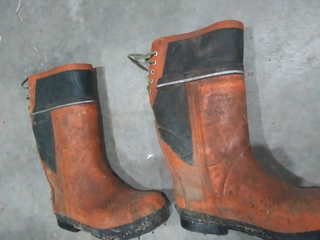Mens Sz 10 Viking Timberwolf Rubber Spike Boots