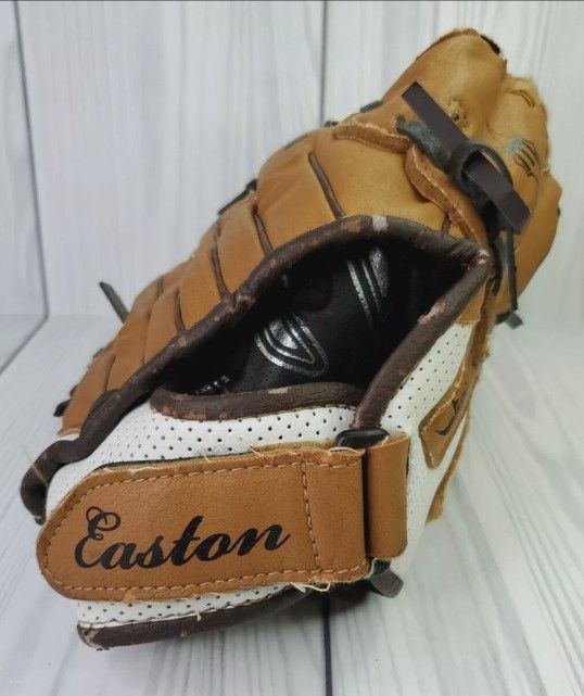 Baseball Glove – Easton N 12FP 12” Fastpitch Softball – For Right Handed Thrower