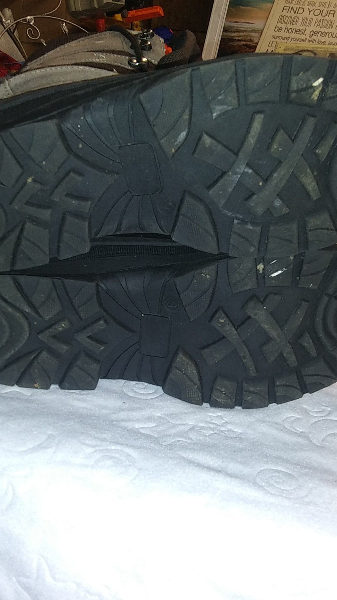 (SIZE 9) Itasca boots in gently worn condition, Style - Grand Forks lace up with Thinsulate in brown suede - black rubber upper