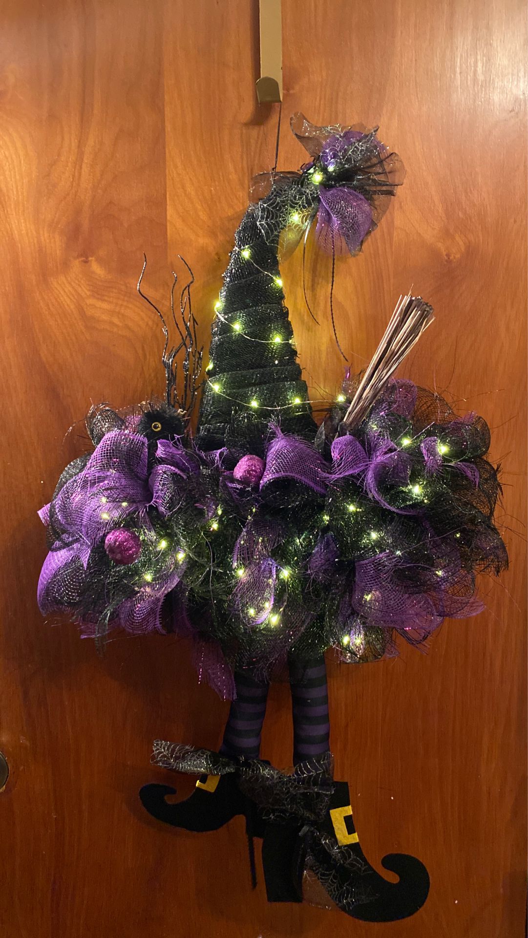 Witch hat wreath lights up. Made to order
