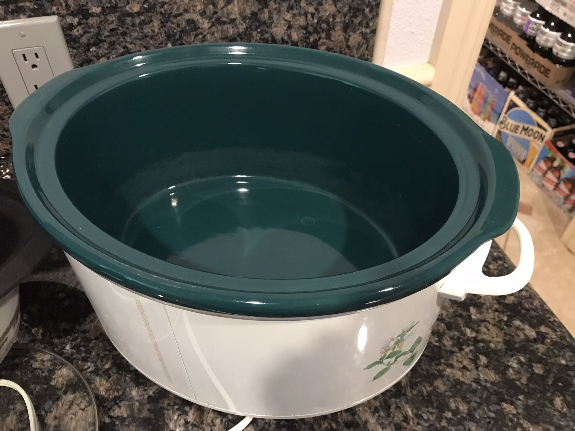 GE 6 qt Slow Cooker with removable double bowls.