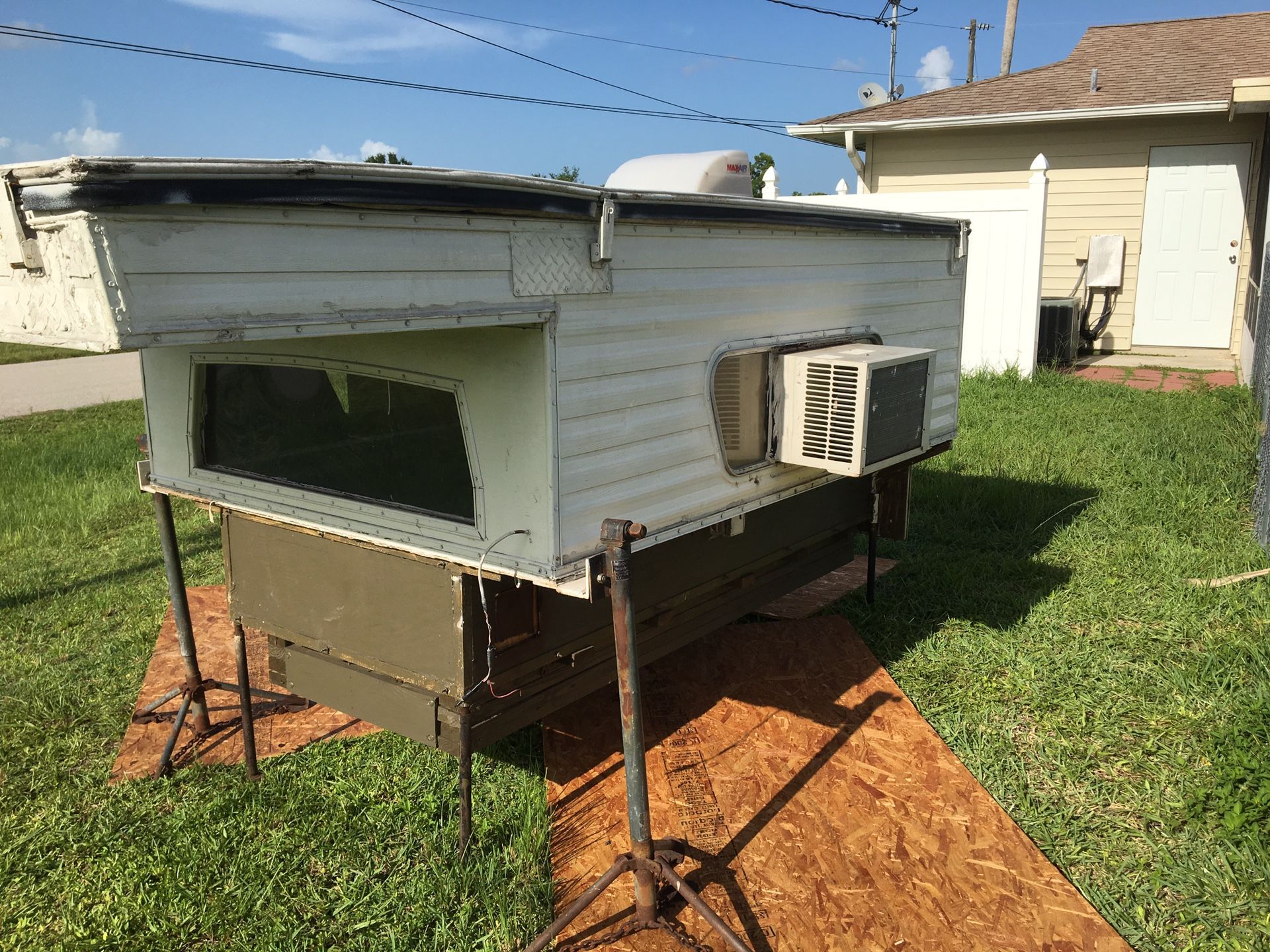 Pop up truck bed camper topper