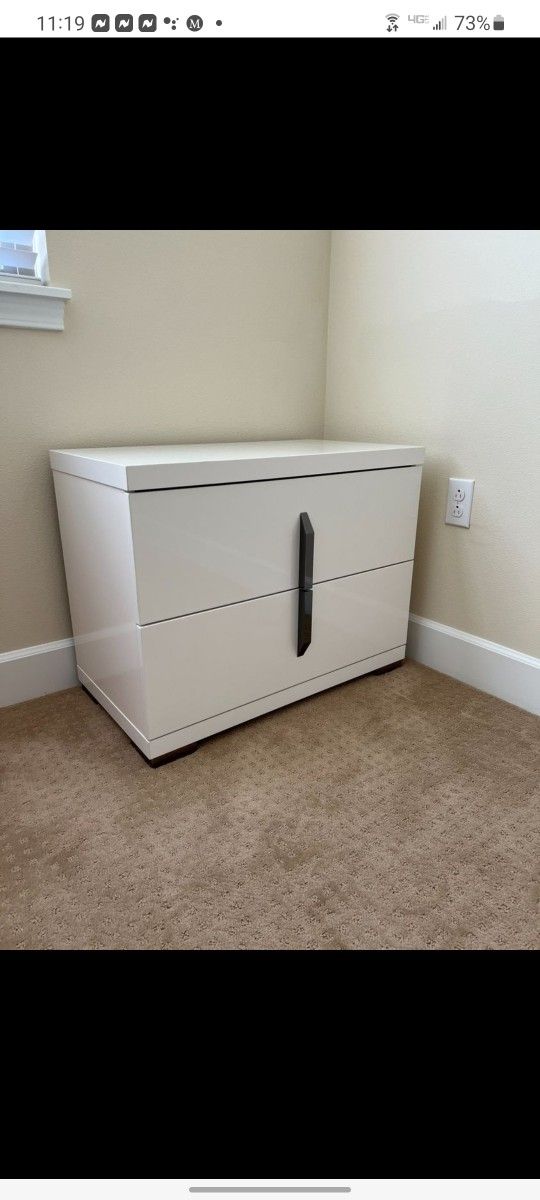 Dania King Bedroom Set
