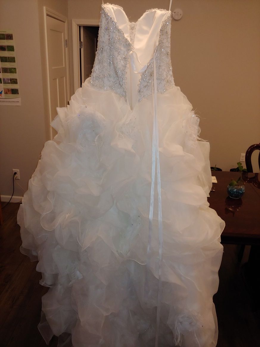 Bridal gown wedding dress