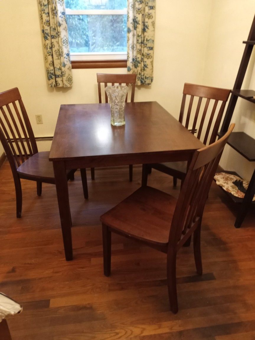 Dining Room Seats 4