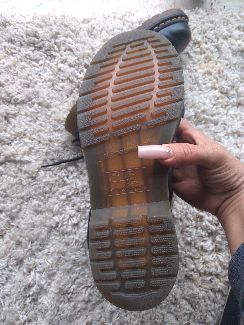 Dr MARTIN BOOTS LITTLE USED VERY CONDITION