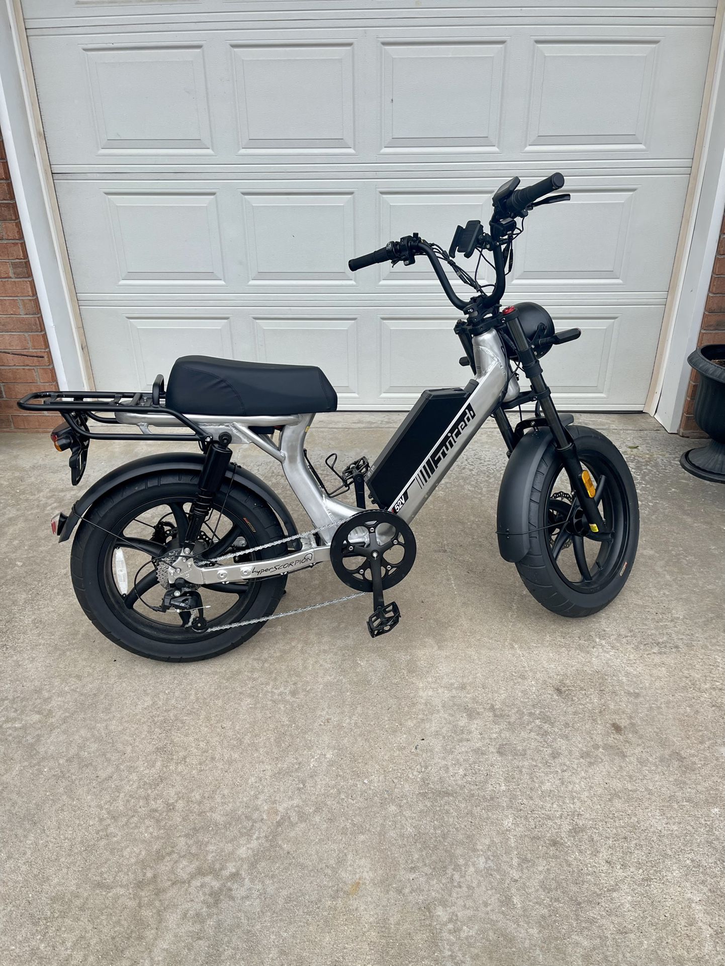 Juiced Hyperscorpion Electric Moped-Style EBike 