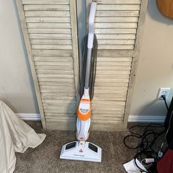 BISSELL PowerFresh Lift-Off Pet 2-in-1 Steam Mop Thumbnail