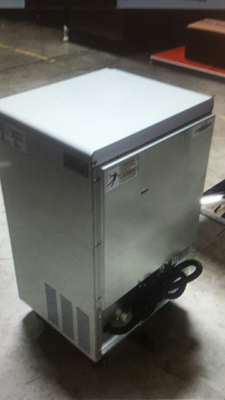 NSF 68lb coolerdepot ice maker sk31a