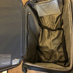 29” Swiss Gear Spinner Suitcase Thumbnail
