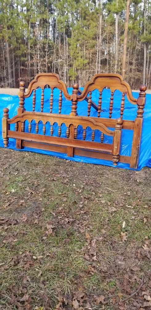 PINE HEADBOARD & FOOTBOARD$100