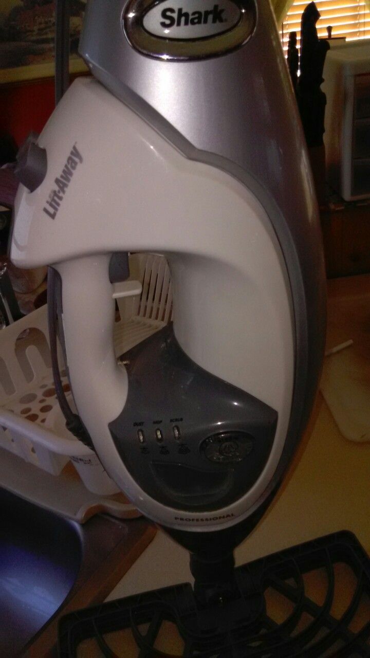 Floor steamer