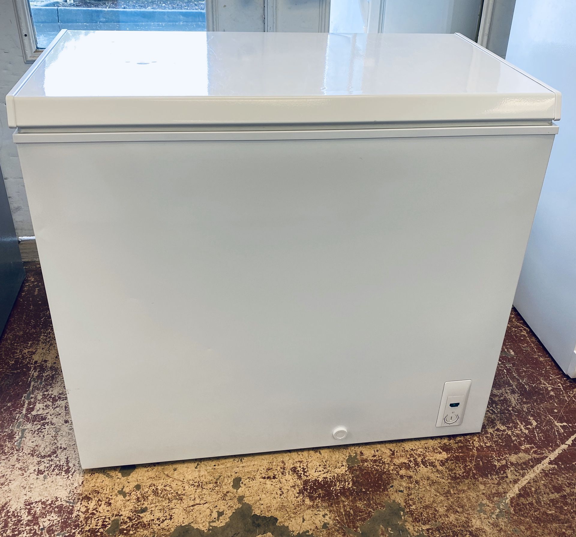 Idylis 7.1cu ft Manual Defrost Chest Freezer White for Sale in Everett