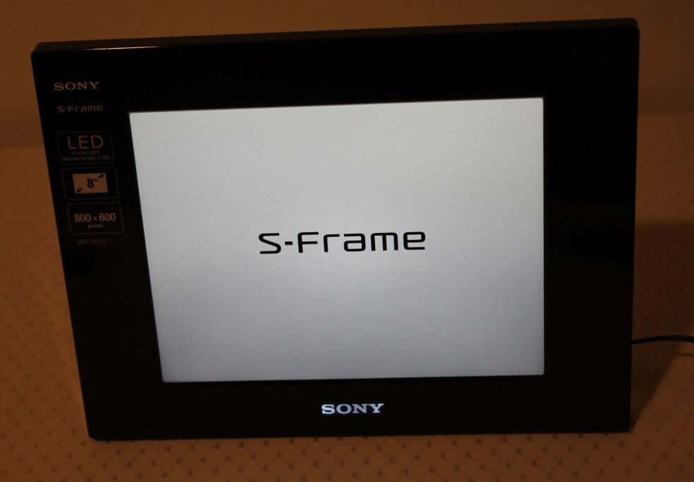 Sony Digital 8” Photo Frame | LED Backlight | 800 x 600 pixels | Remote Control | DPF-D810 | Features: Slideshow, Clock, Calendar