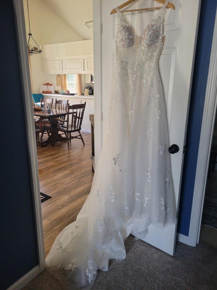 Essence Of Australia D3023 Wedding Dress