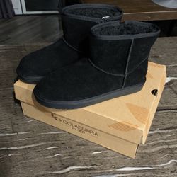Boots By Ugg  Thumbnail