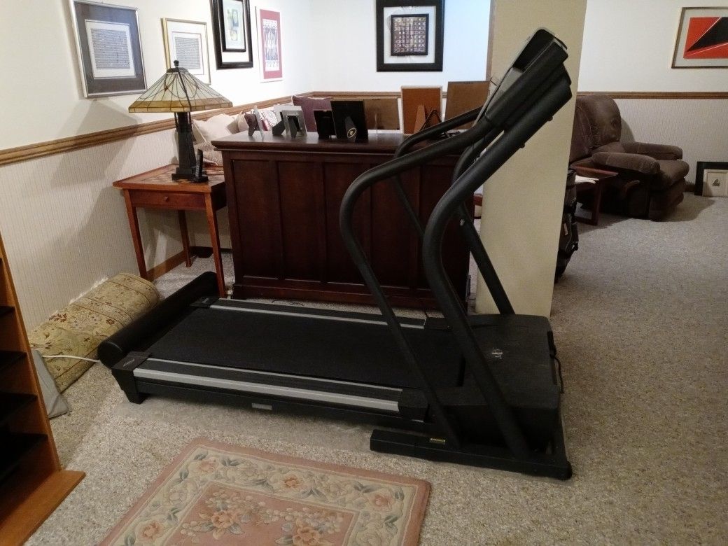 Nordic Track C 1900 Treadmill