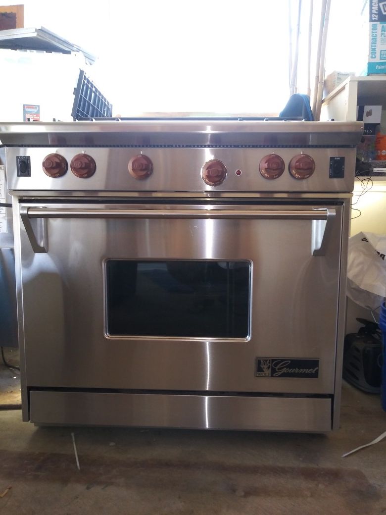 Wolf Gas Range/Convection Oven