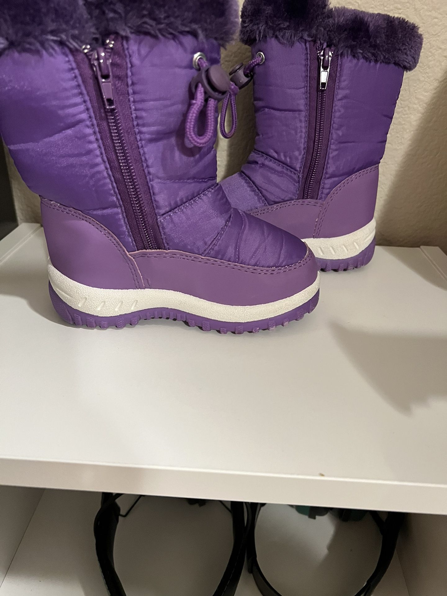 Size 8 - Snow Boots