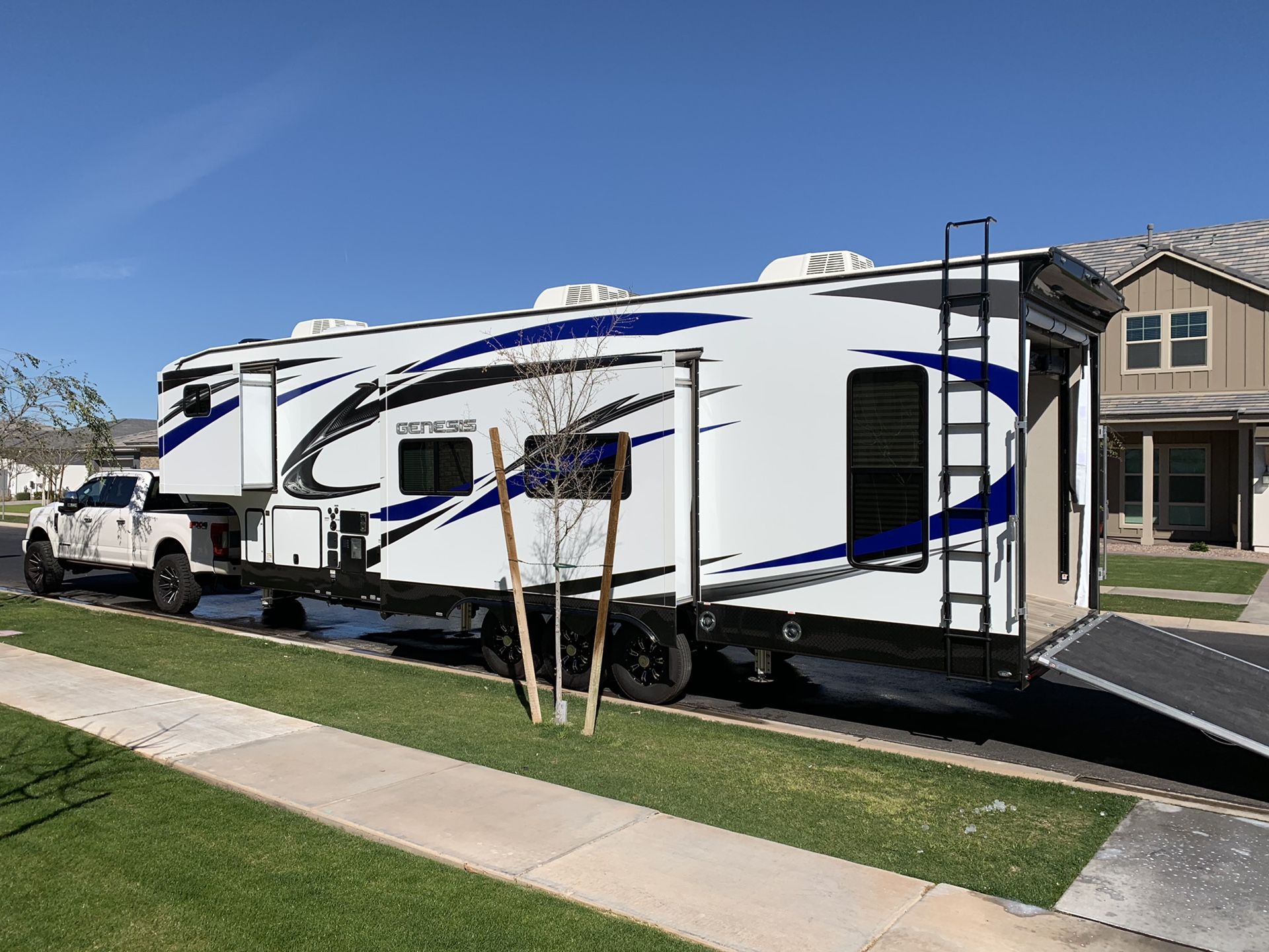 2019 Genesis Supreme Toy Hauler, 37GSXL for Sale in Gilbert, AZ OfferUp
