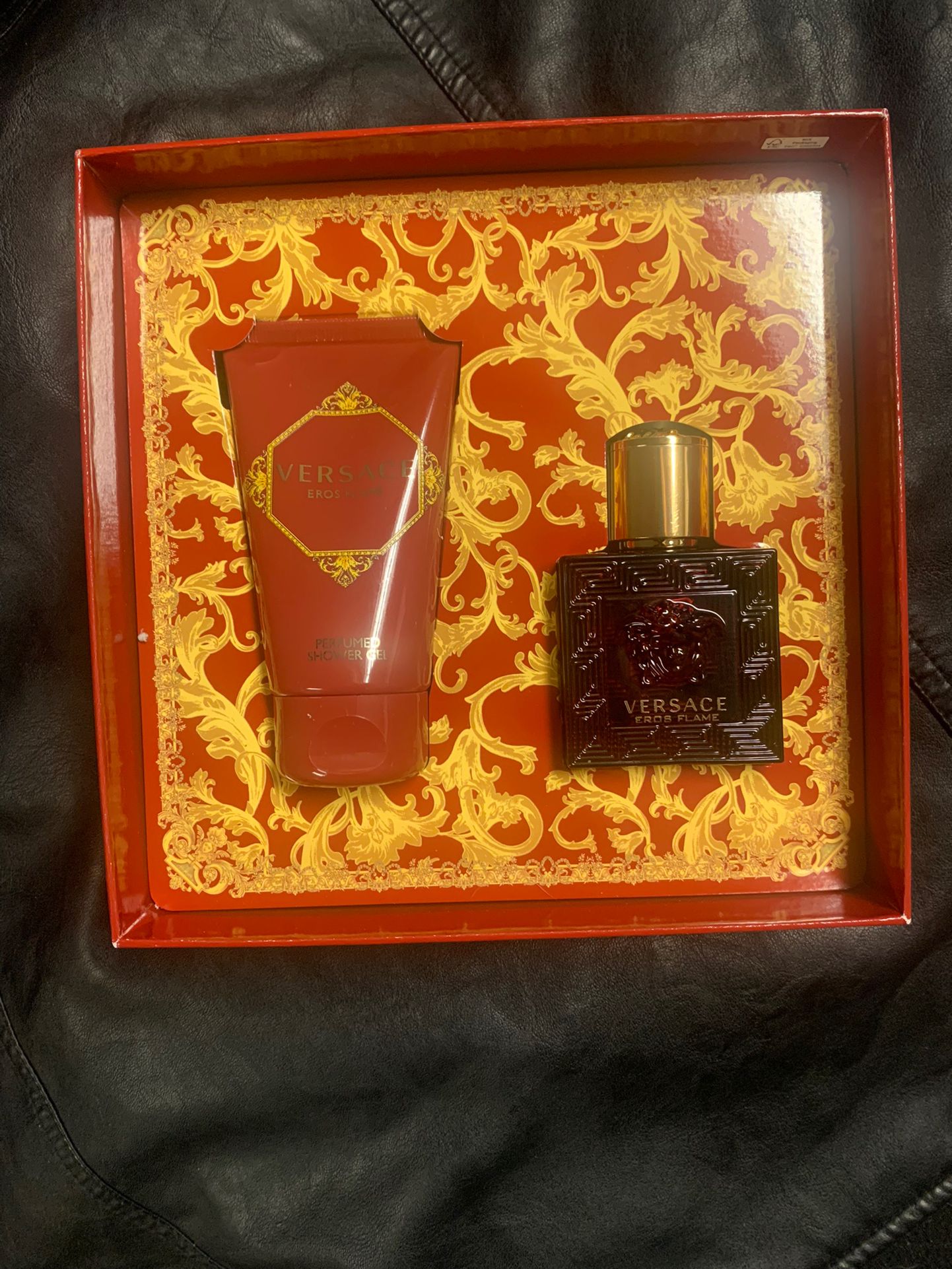 Versace Men Cologne 2pc Gift Set in Eros Flame (cologne & body wash)