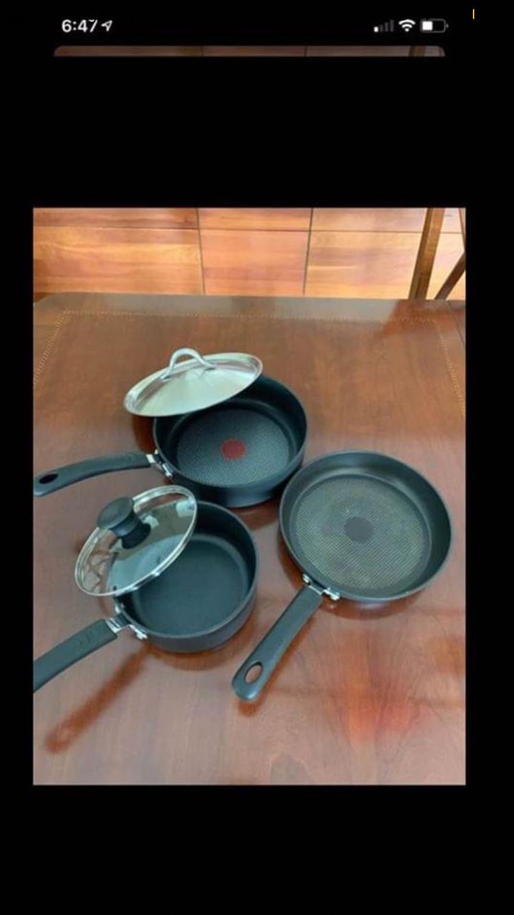 T-Fal Pot and Pan set (5)