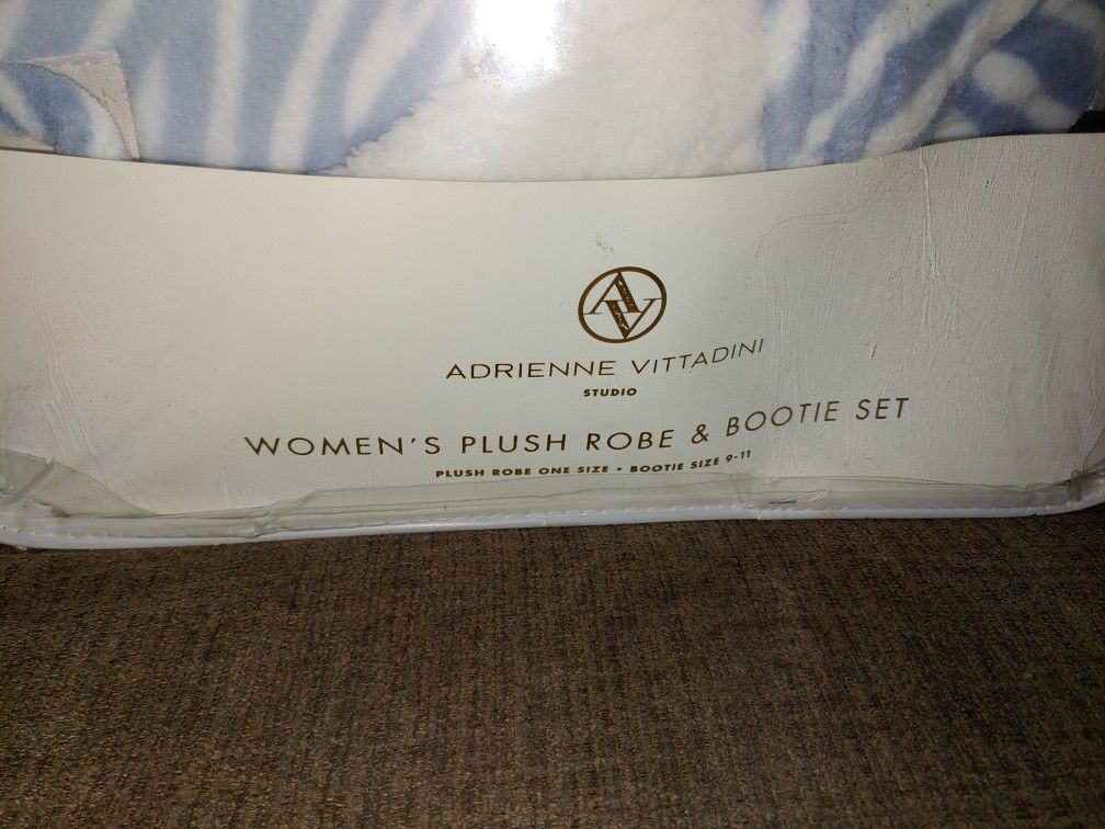 New Adrienne Size 8 Pumps & New Women's Plush Robe And Bootie
