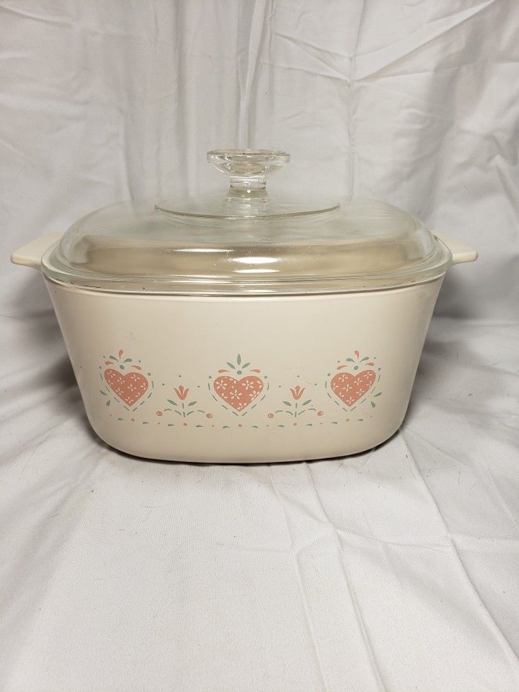 CORNING WARE A-3-B CASSEROLE DISH / PYREX LID Forever Your 3 liters. Good condition and smoke free home.