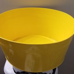 Summer Carnival Oval Sunshine Yellow Enameled Tub W/Handles  Thumbnail