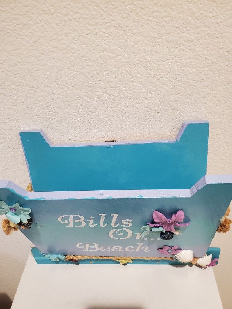 "Bills Or Beach" Wall Hanger For Bills