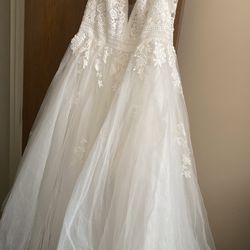 Size 18 Ivory  Oleg Cassini Wedding Dress.  Thumbnail