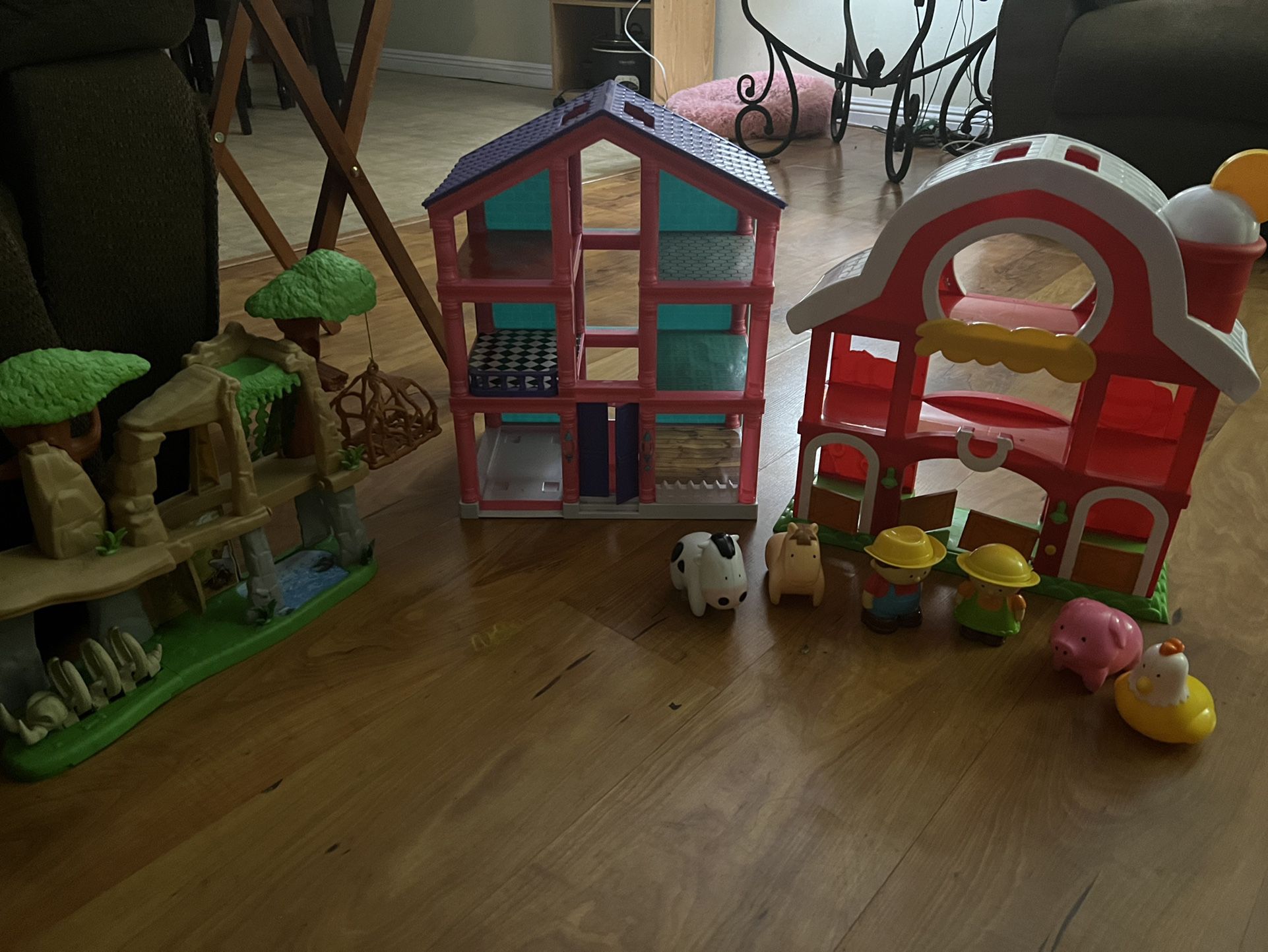 Doll Houses 