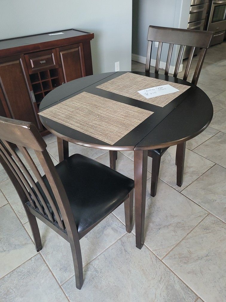 Bistro Table. Drk Brown 2 Chairs