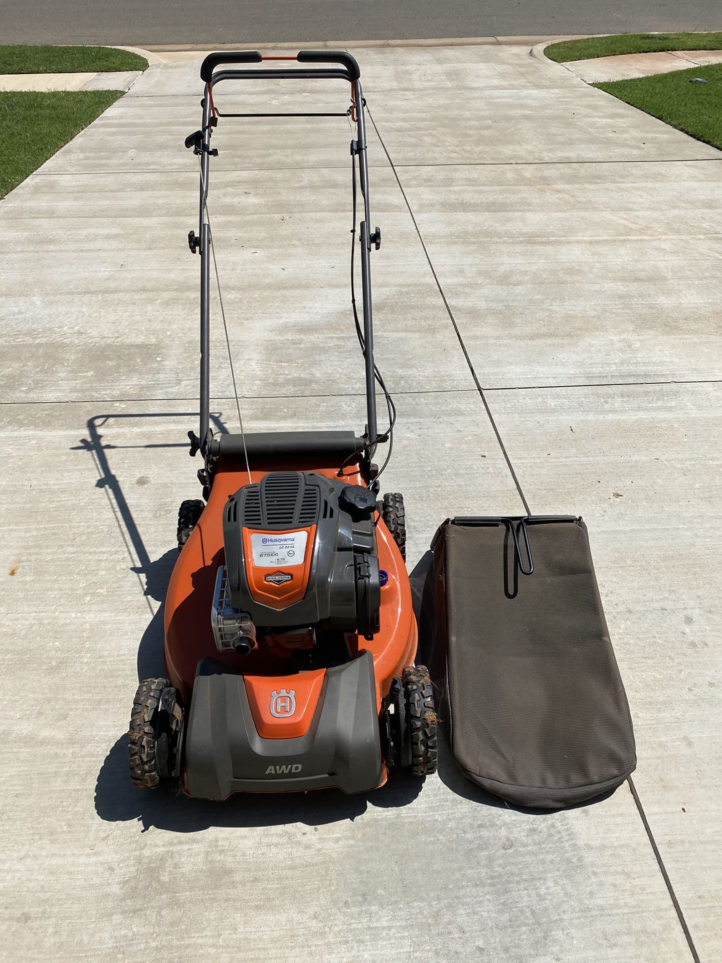 Gently Used Lawn Mower AWD Husqvarna LC 221A 163cc for Sale in Edmond