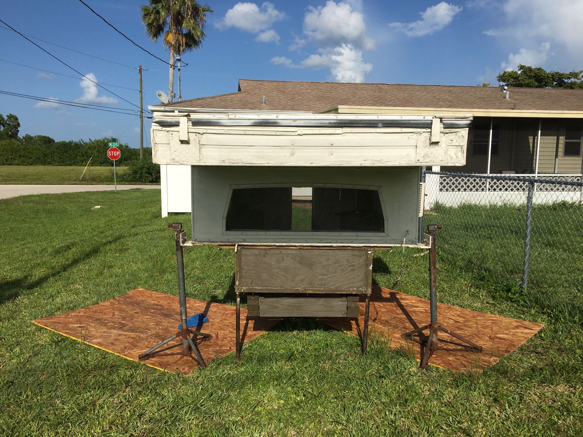 Pop up truck bed camper topper