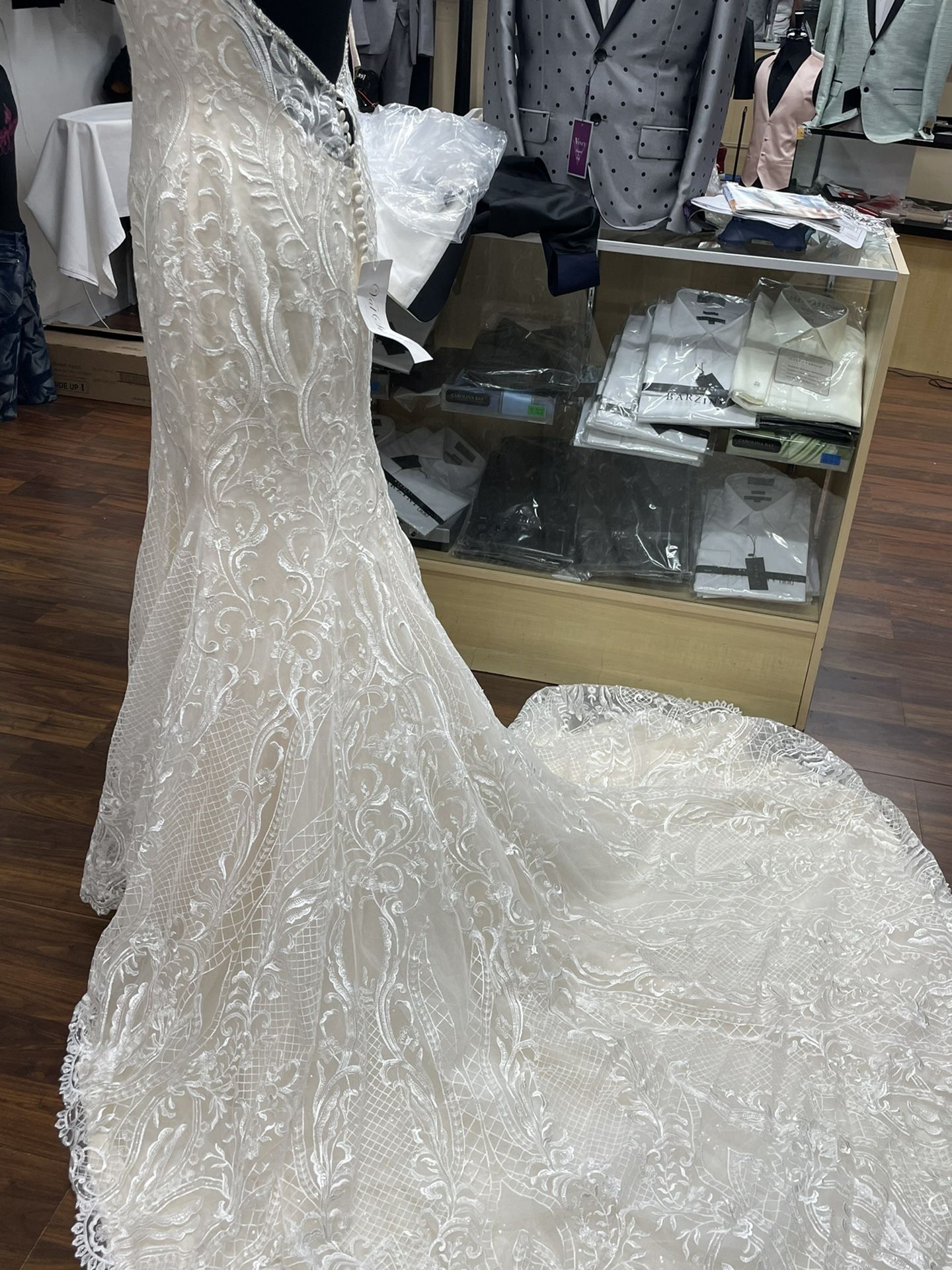 Never Worn Wedding Dress